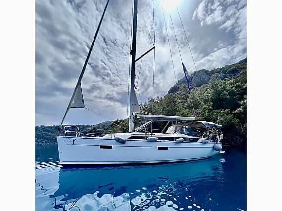 Bavaria Cruiser 37 in Fethiye / Ece Marina - image 1