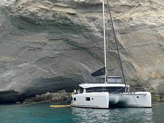 Lagoon 42 in Paros port - Photo 2