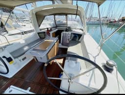 Oceanis 41.1 in Lefkada / Marina Perigiali thumbnail 13