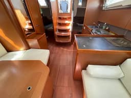 Oceanis 41.1 in Lefkada / Marina Perigiali thumbnail 2