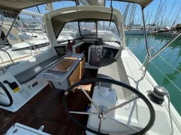 Oceanis 41.1 in Lefkada / Marina Perigiali thumbnail 20