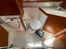 Oceanis 41.1 in Lefkada / Marina Perigiali thumbnail 25