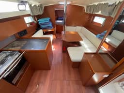 Oceanis 41.1 in Lefkada / Marina Perigiali thumbnail 28