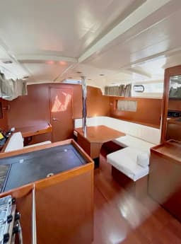 Oceanis 41.1 in Lefkada / Marina Perigiali thumbnail 9