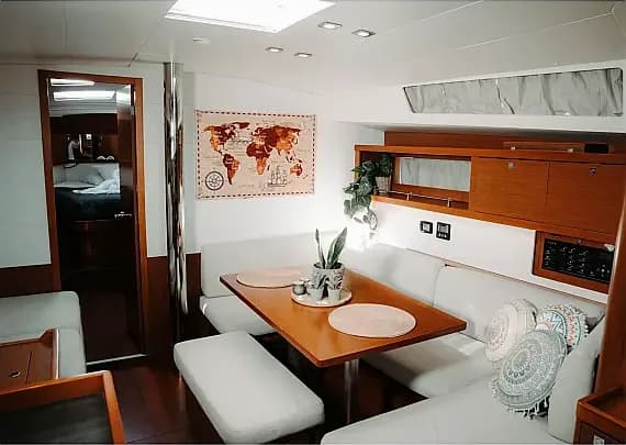 Oceanis 45 in Athens / Alimos Marina - Photo 3