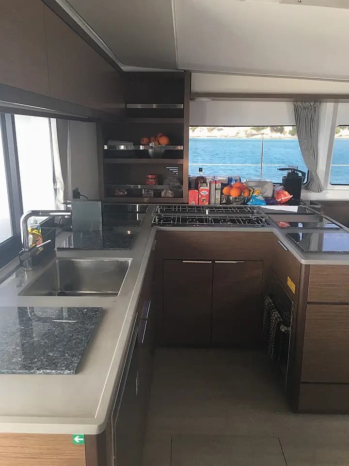 Lagoon 46 in Athens / Alimos Marina - Photo 4