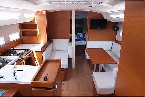 Sun Odyssey 410 in Dubrovnik / ACI Marina Dubrovnik - Photo 3