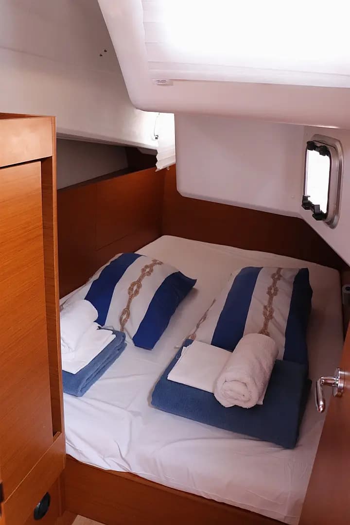 Sun Odyssey 410 in Dubrovnik / ACI Marina Dubrovnik - Photo 4