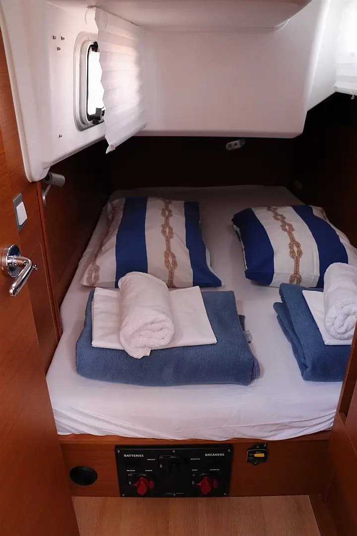 Sun Odyssey 410 in Dubrovnik / ACI Marina Dubrovnik - Photo 5