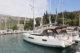Sun Odyssey 410 in Dubrovnik / ACI Marina Dubrovnik thumbnail 5