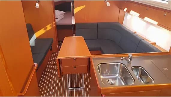Bavaria 37 Cruiser in Stockholm - Saltsjöbaden / Saltsjö Pir Marina - Photo 3
