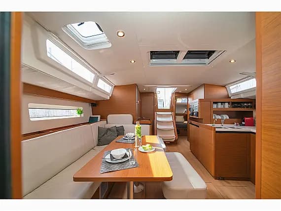 Sun Odyssey 490 in Athens / Alimos Marina - Photo 3