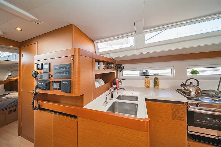 Sun Odyssey 490 in Athens / Alimos Marina - Photo 4