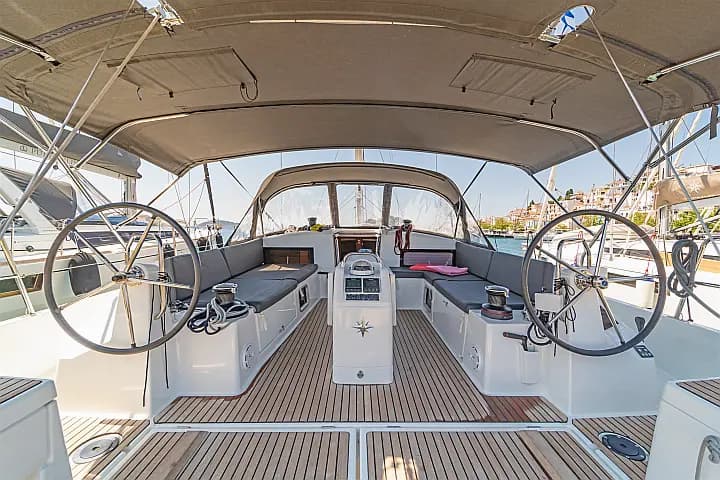 Sun Odyssey 490 in Athens / Alimos Marina - Photo 5