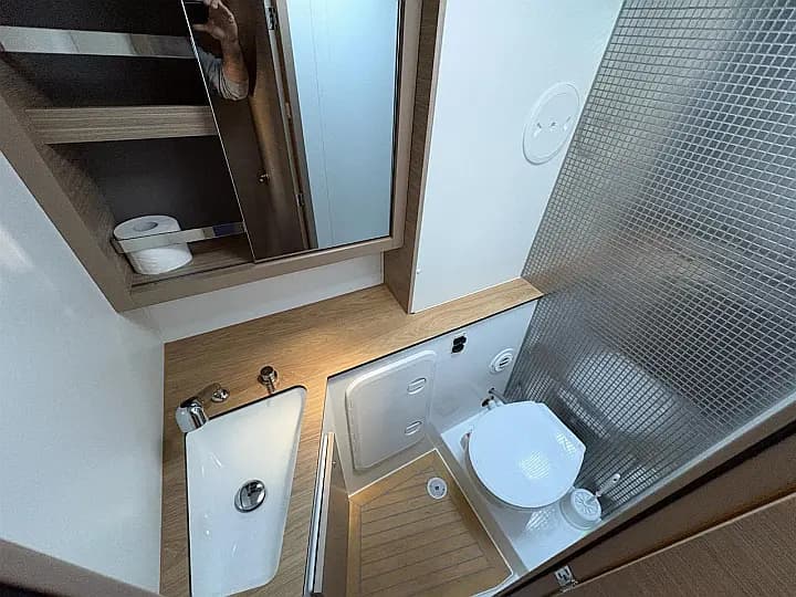 Lagoon 42 in Sukošan / D-Marin Dalmacija Marina - Photo 4