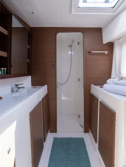 Lagoon 42 in Dubrovnik / ACI Marina Dubrovnik thumbnail 27