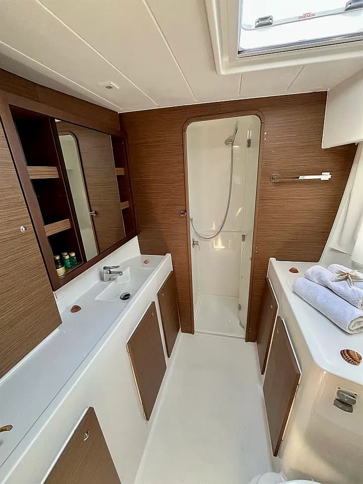 Lagoon 42 in Dubrovnik / ACI Marina Dubrovnik - Photo 4
