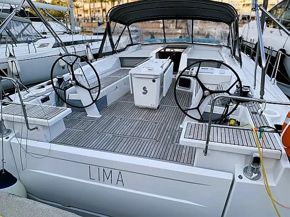 Oceanis 51.1 in Mallorca / Cala D`Or / Cala D'Or - image 1