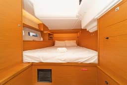Dufour 530 in Athens / Alimos Marina thumbnail 10