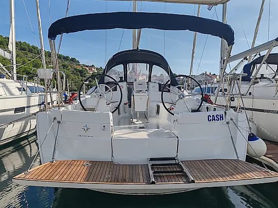 Sun Odyssey 389 in Drage / Marina Drage - Photo 1
