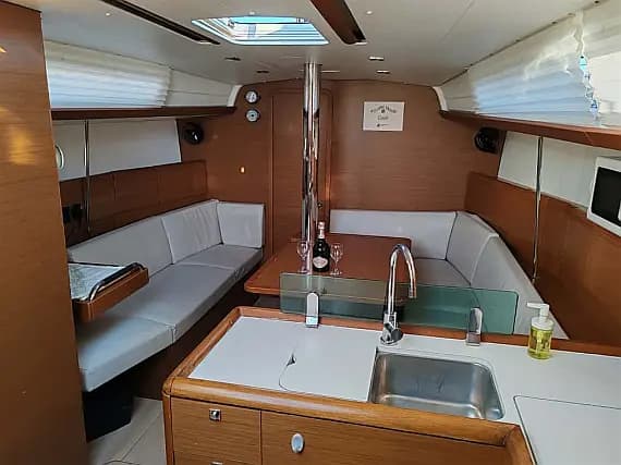 Sun Odyssey 389 in Drage / Marina Drage - Photo 3