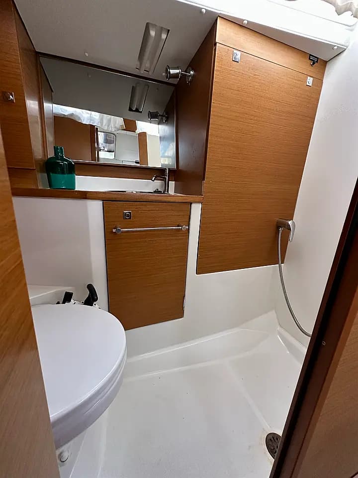 Sun Odyssey 389 in Drage / Marina Drage - Photo 5