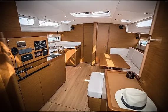 Sun Odyssey 490 in Lavrion Main Port - Photo 3