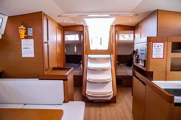 Sun Odyssey 490 in Lavrion Main Port - Photo 4
