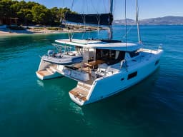 Lagoon 42 in Kaštel Gomilica / Marina Kaštela thumbnail 17