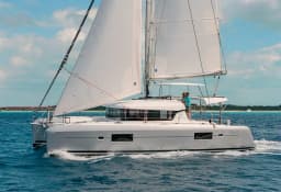 Lagoon 42 in Santorini / Vlichada port thumbnail 15