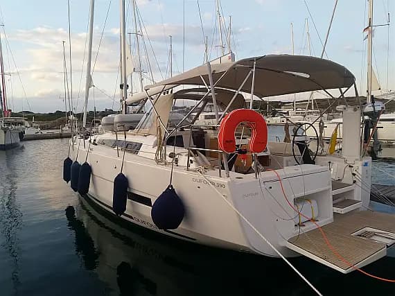 Dufour 390 in Nea Peramos - Attica / Nea Peramos - Photo 1