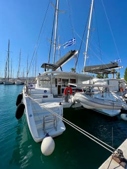 Lagoon 400 S2 in Rhodes New Marina thumbnail 10