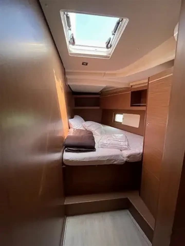 Oceanis 46.1 in Sicily / Furnari / Marina Portorosa - Photo 5