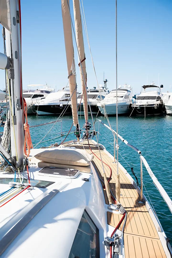 Oceanis 46 in Athens / Alimos Marina - Photo 5