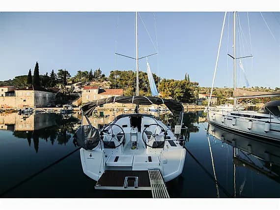 Sun Odyssey 349 in Ploče City Port - Photo 2