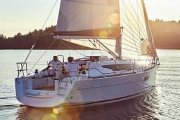 Sun Odyssey 319 in Volos / Port of Volos thumbnail 8