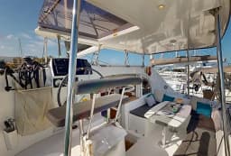 Lagoon 380 in Lefkada / Marina Perigiali thumbnail 11