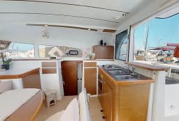 Lagoon 380 in Lefkada / Marina Perigiali thumbnail 13