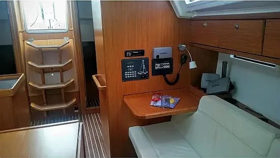 Bavaria Cruiser 37 in Athens / Alimos Marina - Photo 3
