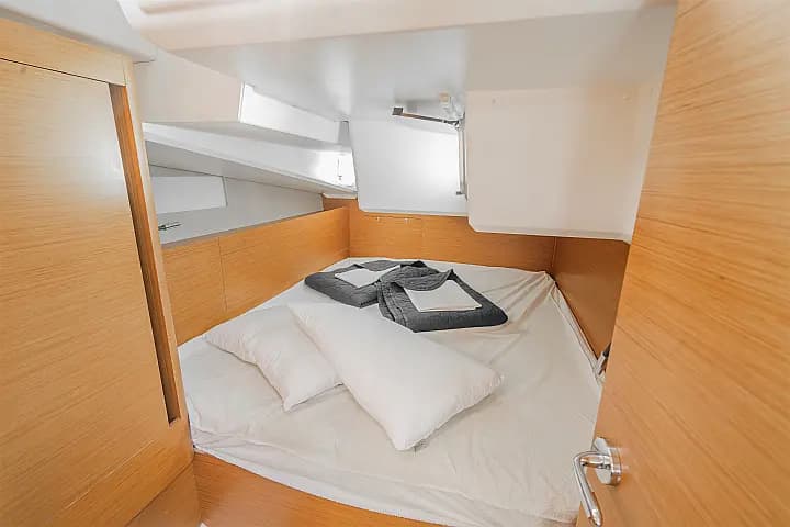 Sun Odyssey 490 in Lefkada / Nydri / Hotel Armonia - Photo 2