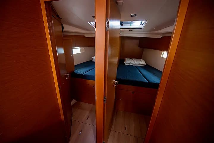 Sun Odyssey 519 in Salerno - Photo 4