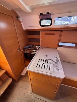 Dufour 310 Grand Large in Sicily / Palermo / La Cala (Porto Palermo) thumbnail 10