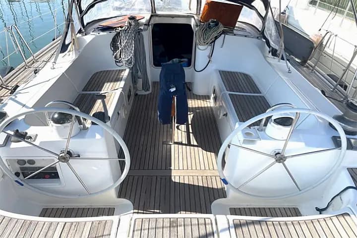 Oceanis 473 in Rome / Marina di Nettuno - Photo 3