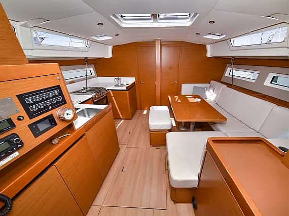 Sun Odyssey 490 in Sukošan / D-Marin Dalmacija Marina - Photo 4