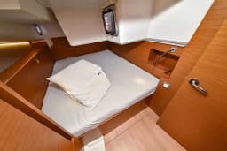 Sun Odyssey 490 in Sukošan / D-Marin Dalmacija Marina thumbnail 32