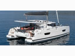 Isla 40 in Paros port thumbnail 2