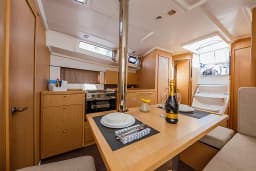 Oceanis 38.1 in Trogir / ACI Marina Trogir thumbnail 5