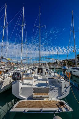 Oceanis 38.1 in Trogir / ACI Marina Trogir thumbnail 6