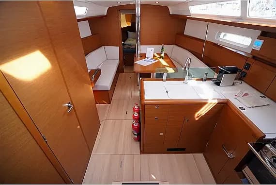 Sun Odyssey 389 in Marmaris / Albatros Marina - Photo 3