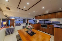 Sunseeker Manhattan 63 in Kaštel Lukšić / Port Kaštel Lukšić thumbnail 10
